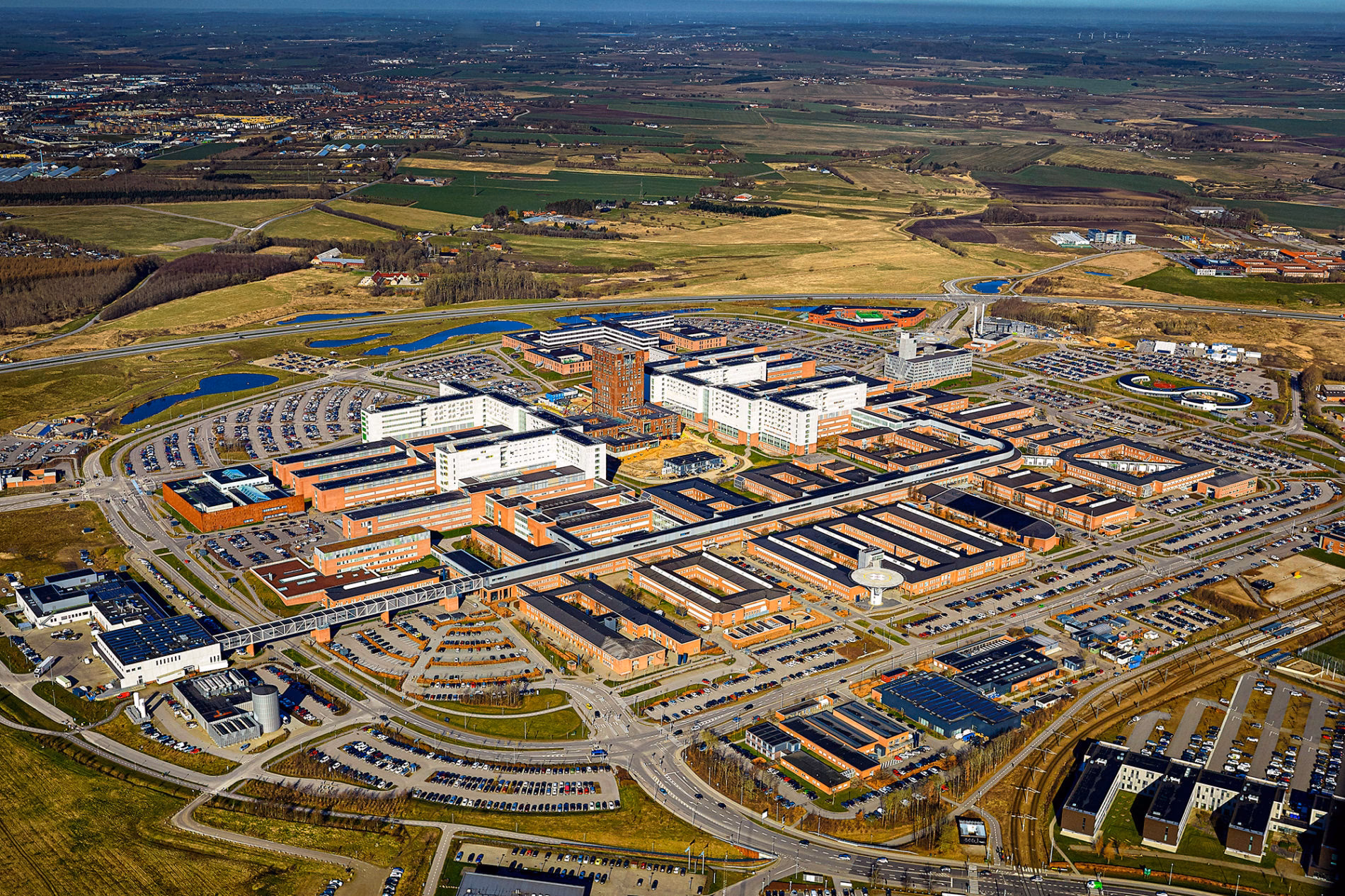 What does the Lundbeck Foundation do for Aarhus?