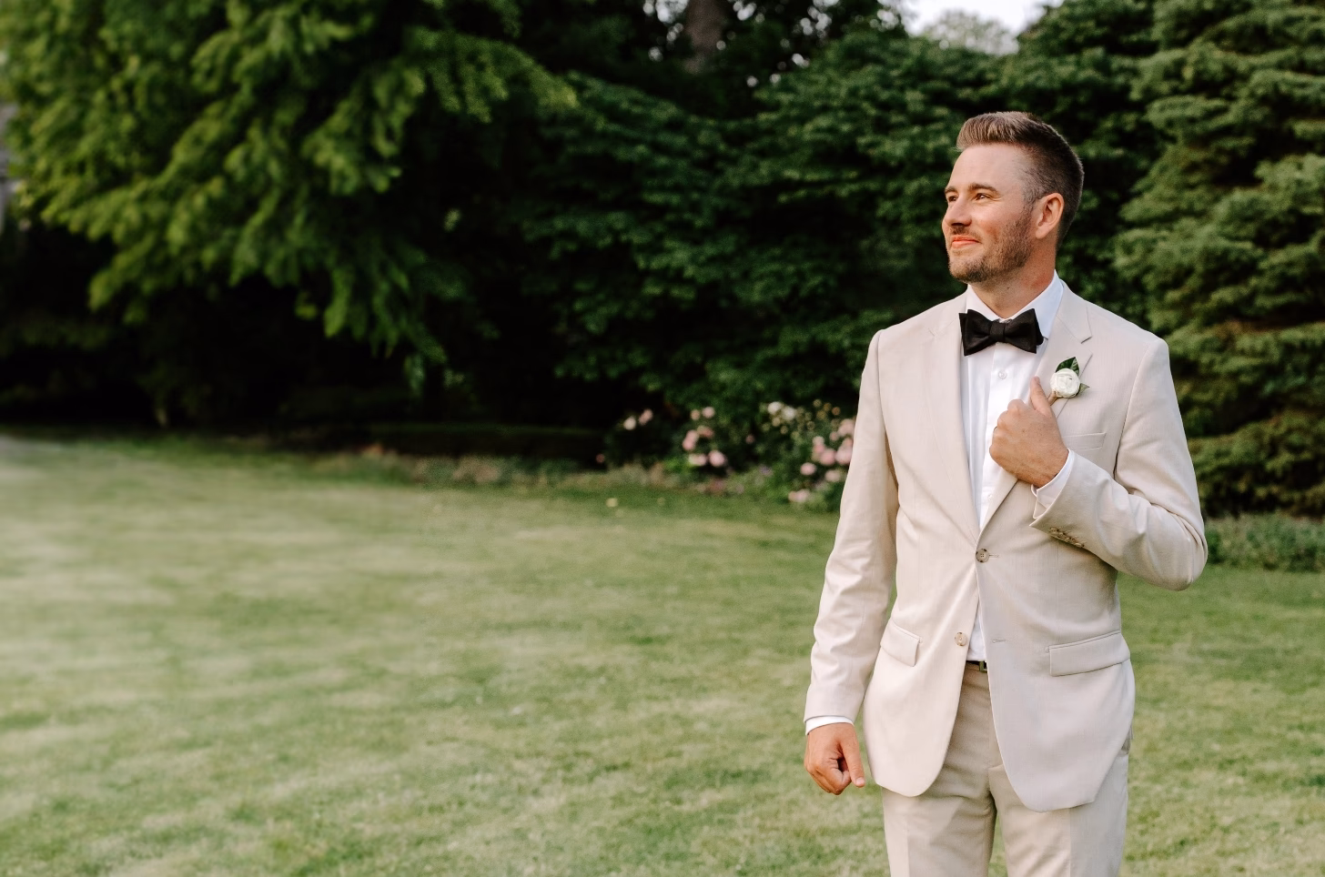 How do I choose a Men Wedding Suit?