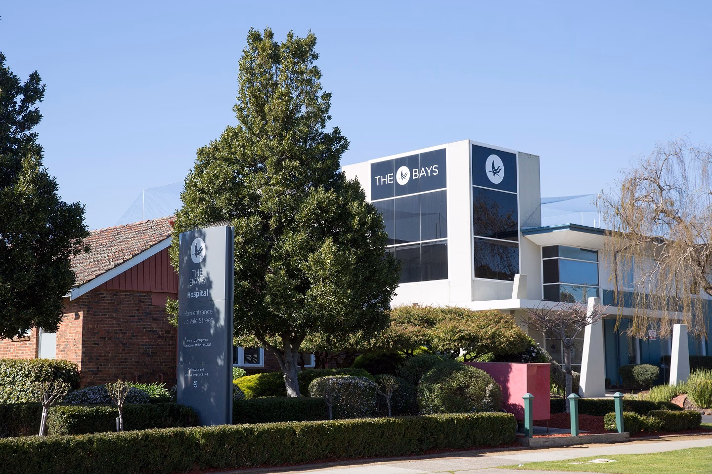 How many beds does bays hospital have?