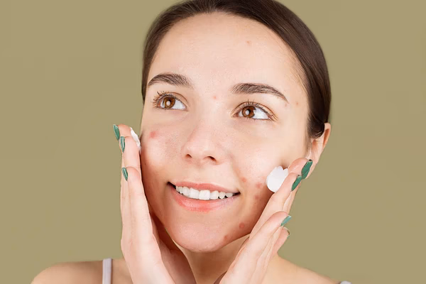 Can cosmetics cause allergic reactions?