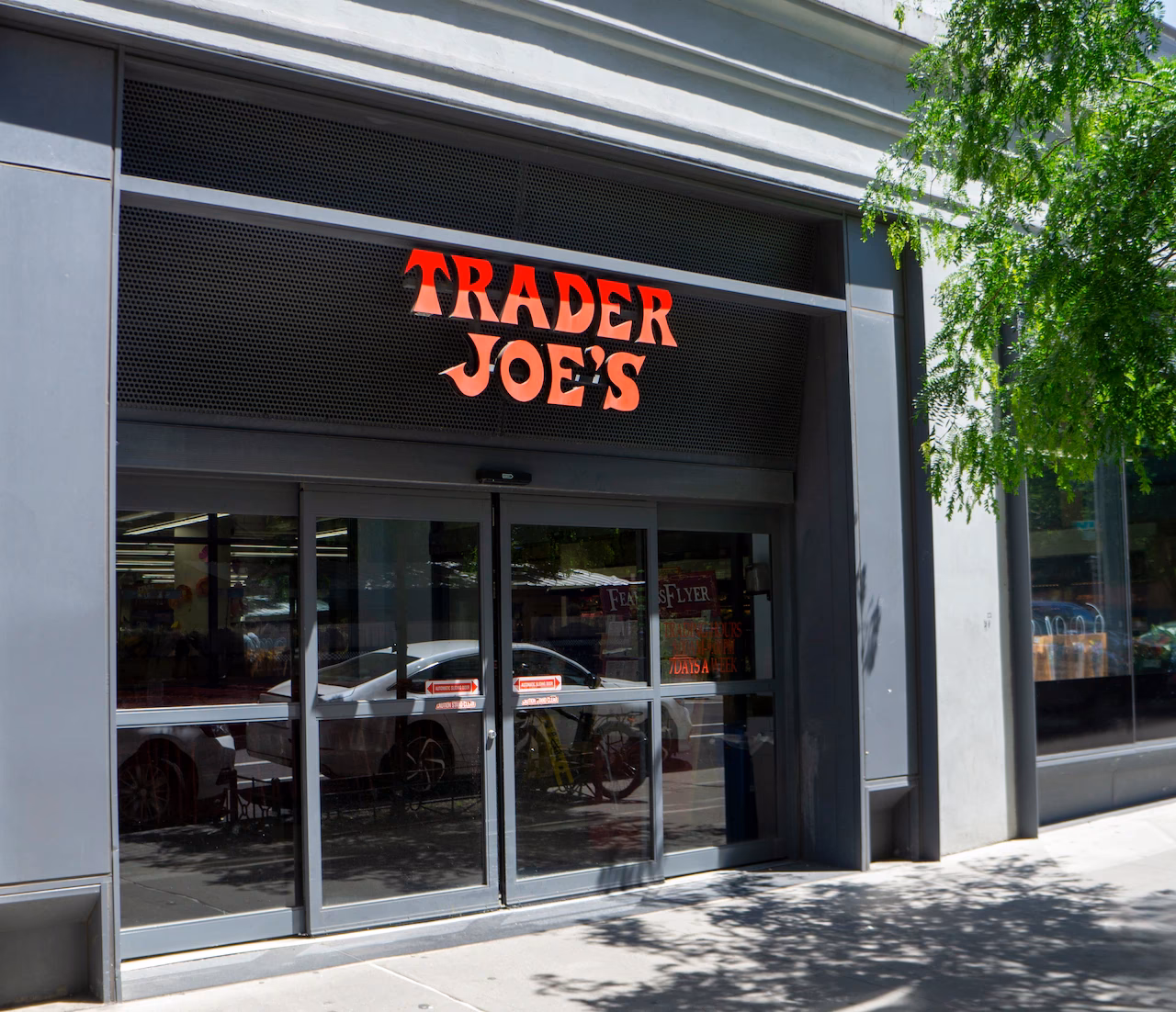 What are the store hours for Trader Joe's on Labor Day 2024?