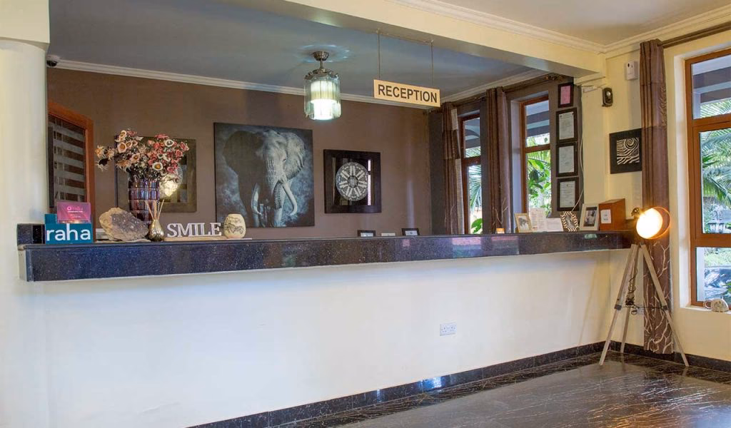 Is Travelodge hotel manned?