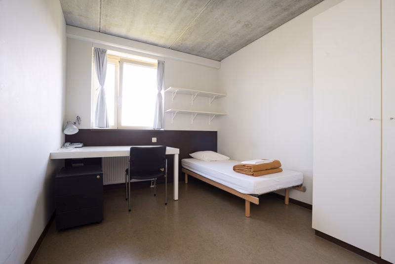 What time is reception open in Ghent?