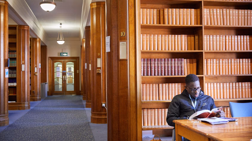 Does the Leicester Law School LLB include Canadian law modules?