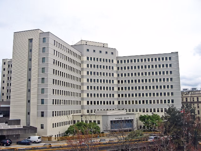 What is the largest hospital in Canada?