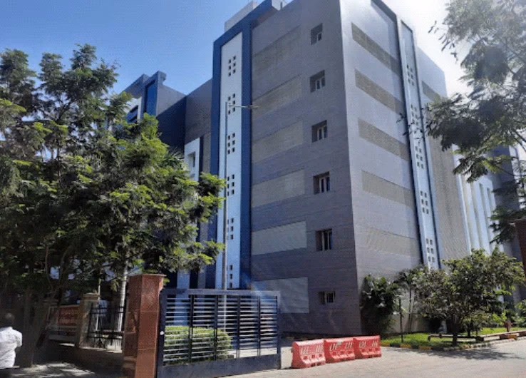 What is Velammal multi-specialty hospital in Madurai?