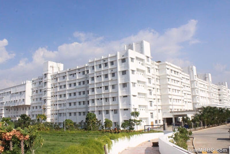 Which health centres are available at Velammal Medical College?