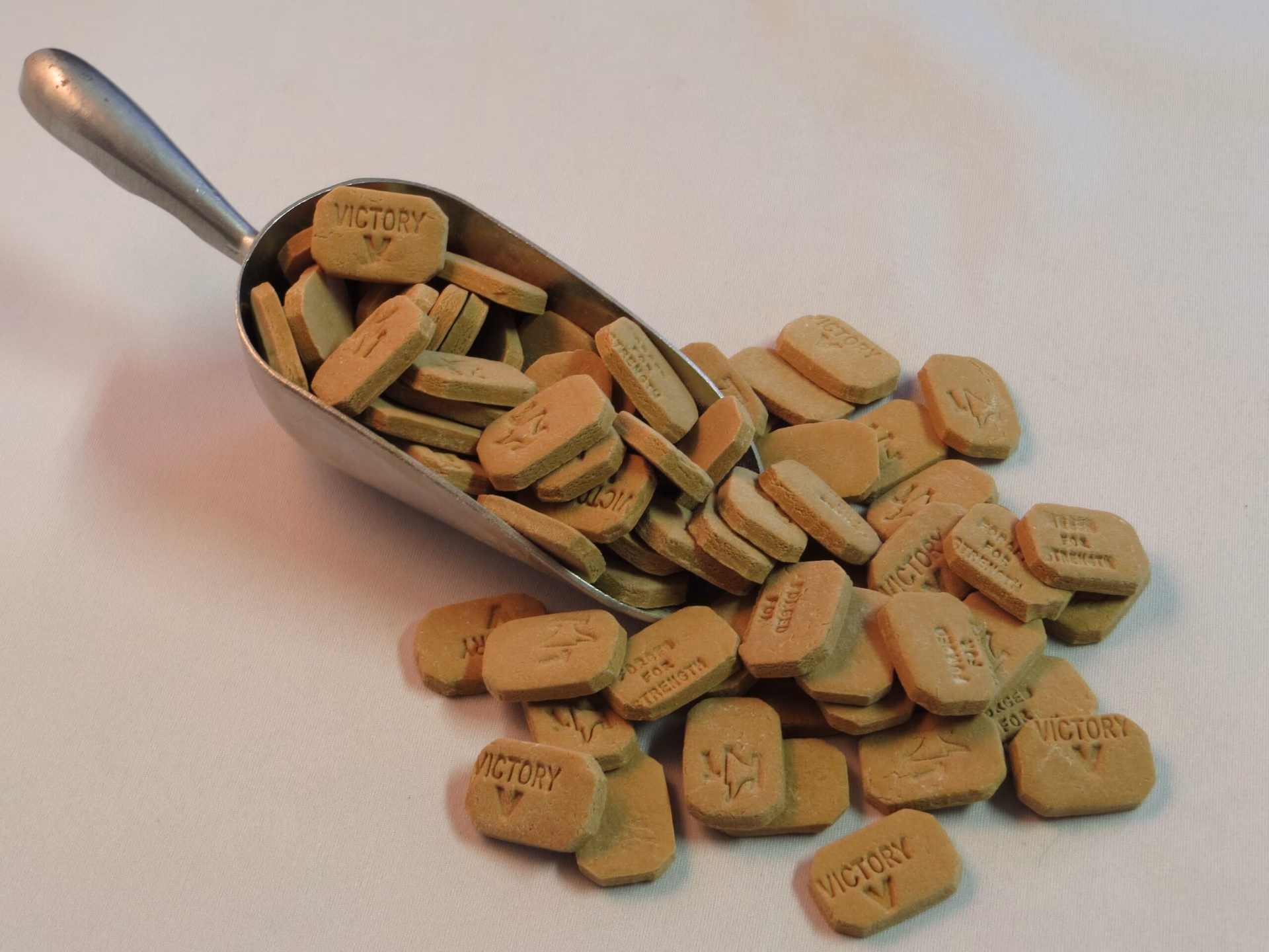 What's in a victory V liquorice lozenge?