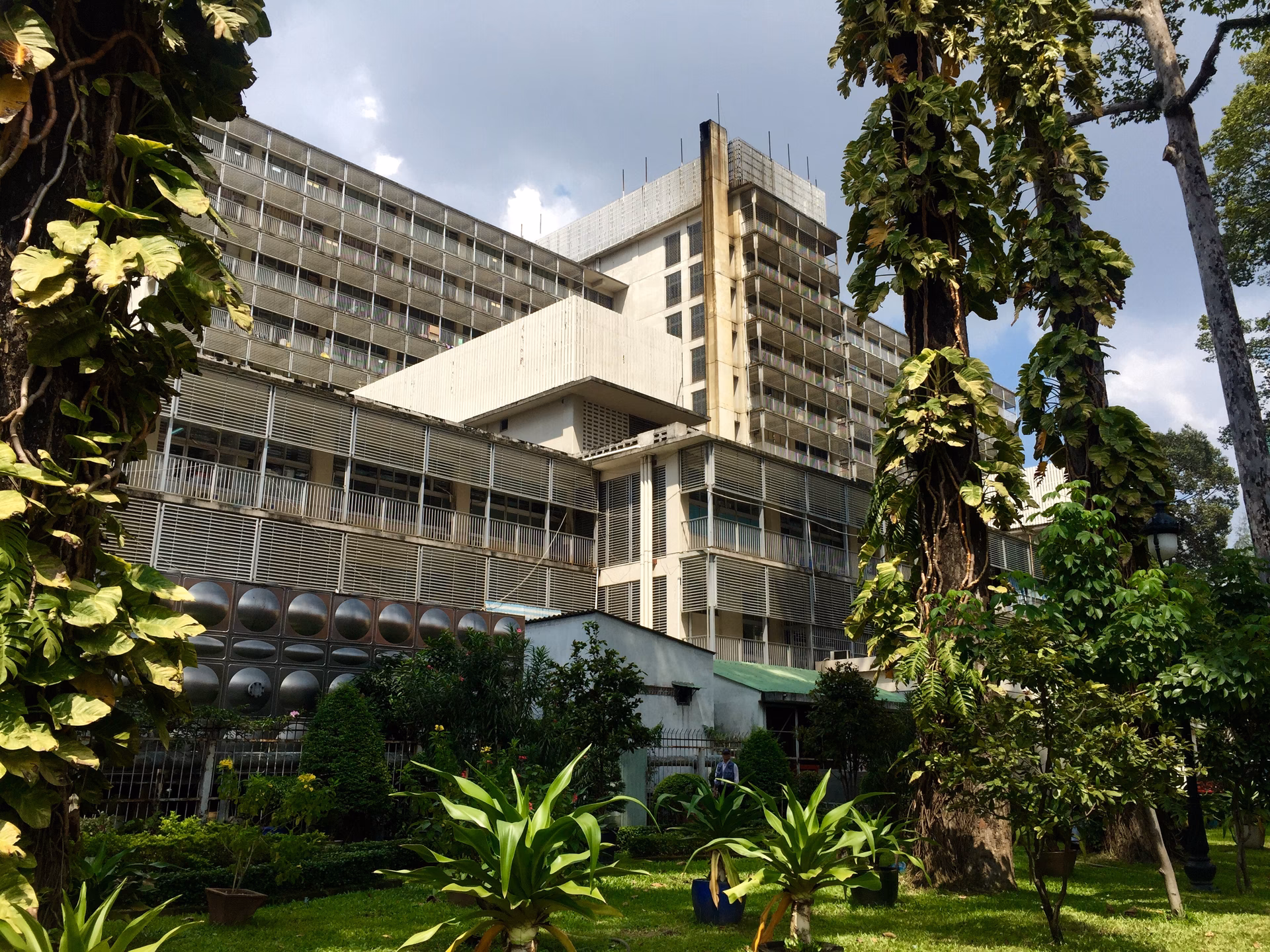 How many hospitals are in Viet Nam?