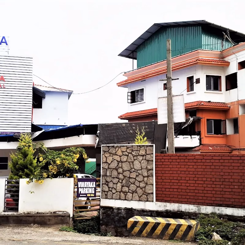 Is Vinayaka Hospital open 24/7?