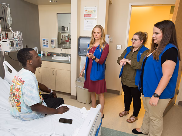 Can a teen volunteer at a hospital?