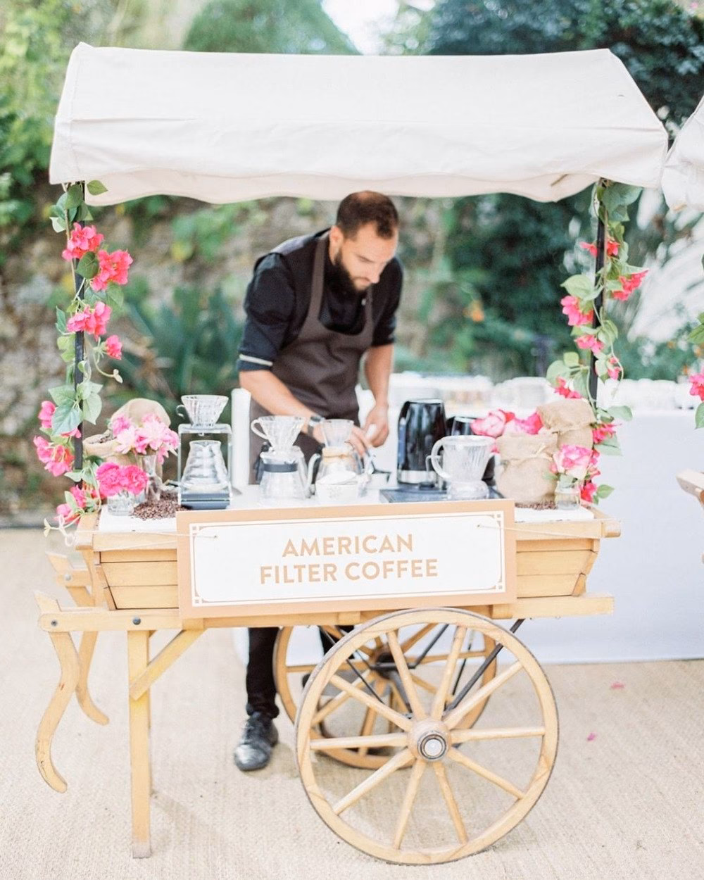 Why is good entertainment important for a wedding reception?