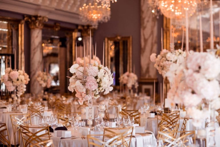 What flowers should you put on a wedding reception?