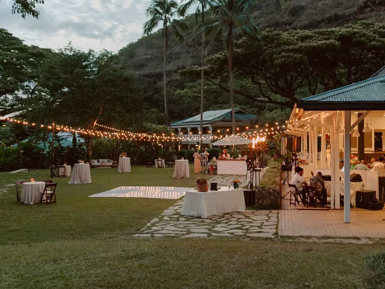 How much does a wedding venue cost in Hawaii?