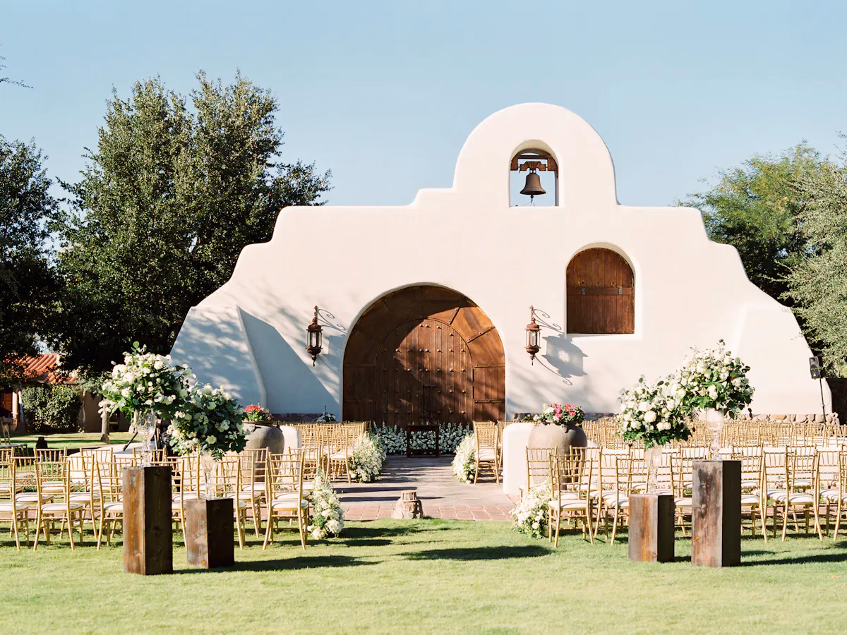 How much does it cost to host a wedding in Tucson?