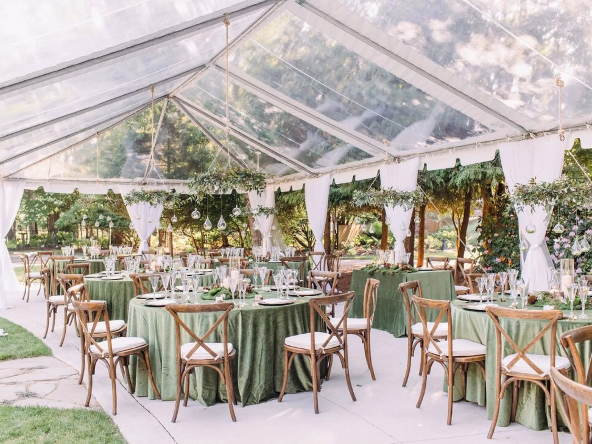 Should you rent a tent for your wedding?