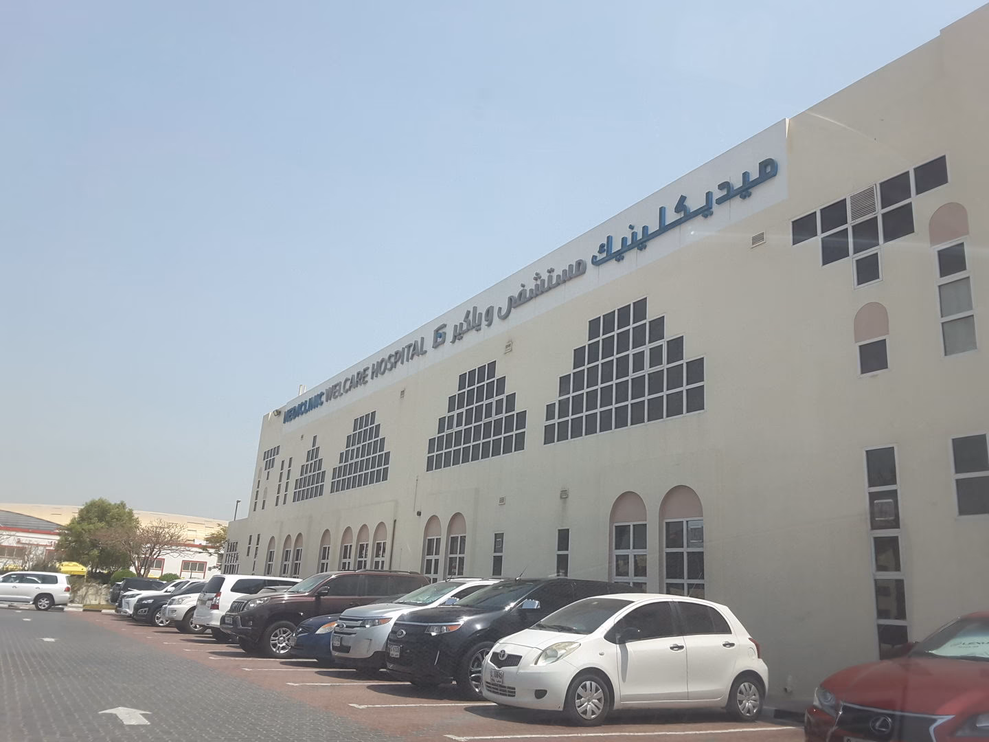 Where can I park at Mediclinic Welcare Hospital?