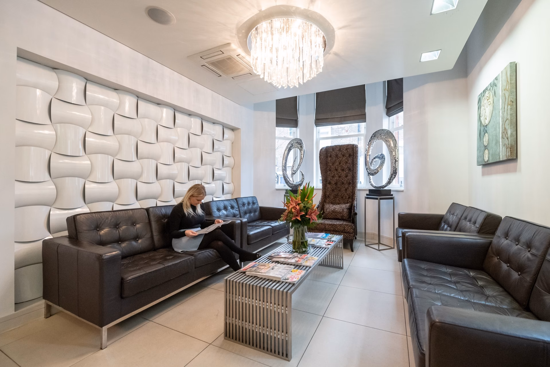 What specialties does Weymouth Street Hospital offer?