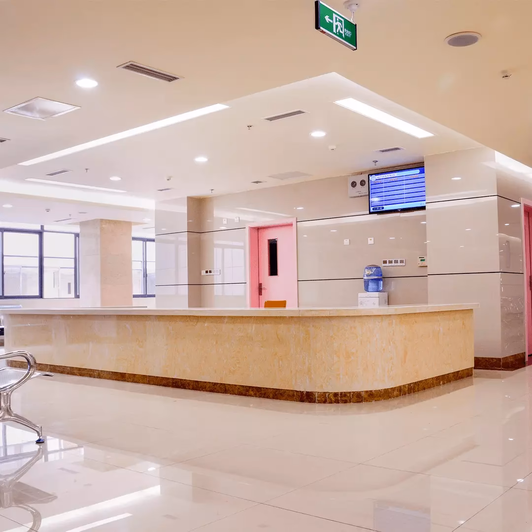 What types of lighting should a medical establishment have?