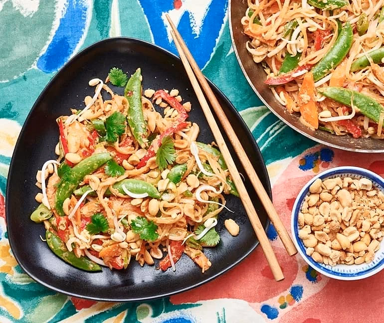 Hvordan laver du wok med kylling og grøntsager?