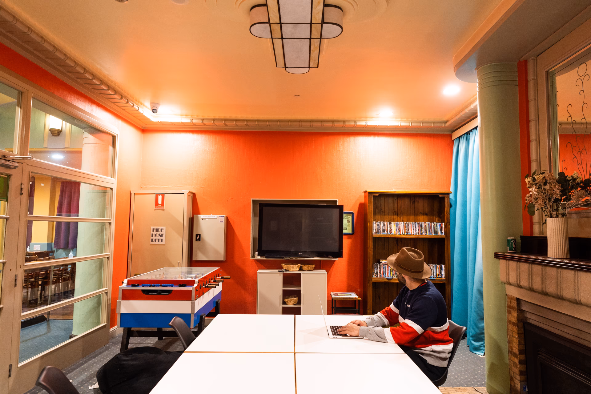 What is y-hive Blue Mountains?